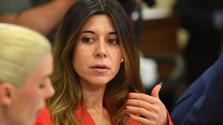 Cicardini responde a Karamanos por la figura de la primera dama: “Los símbolos importan cuando sirven a las personas”