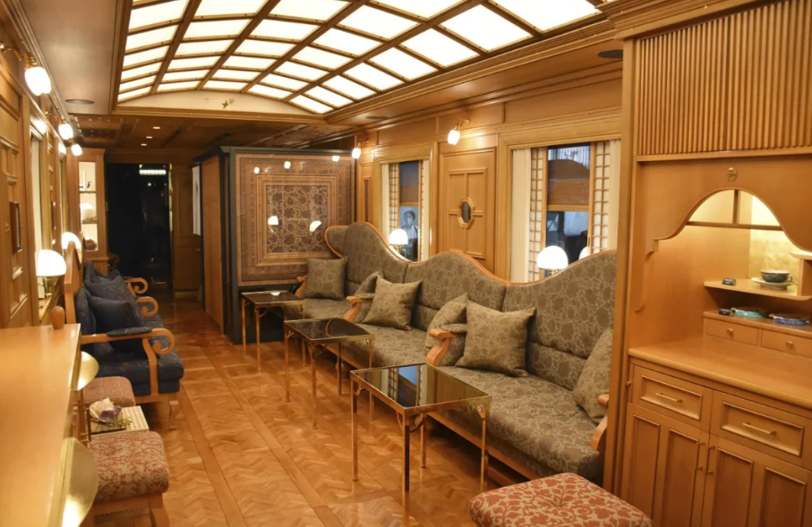 El tren Seven Stars in Kyushu, en Japón, es uno de los más lujosos del mundo. El tren Seven Stars in Kyushu, en Japón, es uno de los más lujosos del mundo. Kyodo News/Getty Images