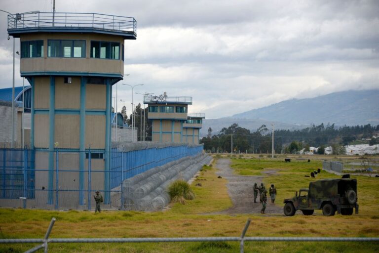 Encuentran muertos a siete reos de la cárcel más poblada y más peligrosa de Ecuador
