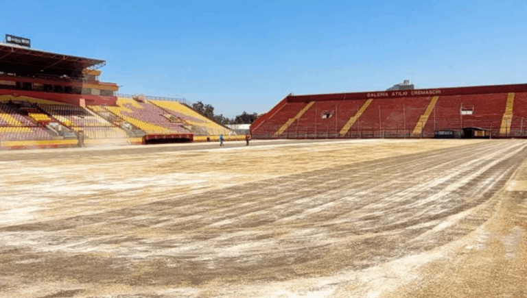 ¿Por qué el Santa Laura se ve así?: Unión Española aclara por qué la cancha no tiene pasto
