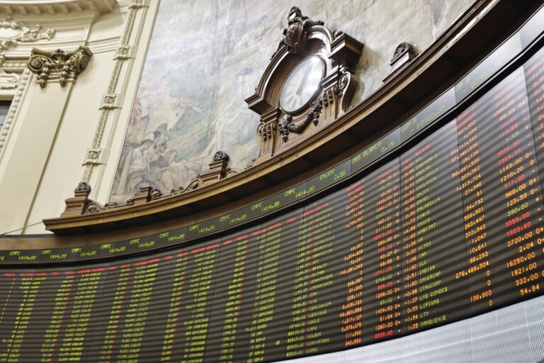 IPSA vuelve a superar los 10.200 puntos y la Bolsa chilena encadena siete máximos históricos en medio del rally electoral