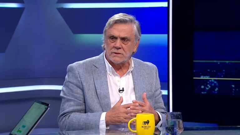 Longueira se desmarca de Kast: 