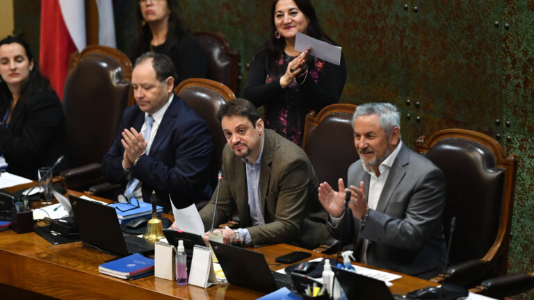 Proyecto de reforma constitucional busca facultar al Presidente para disolver el Congreso en Chile