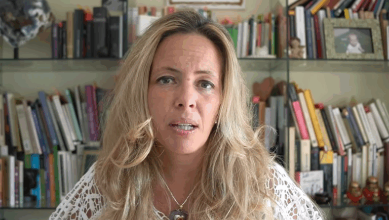 Vanessa Kaiser arremete contra la escritora Isabel Allende, confundiendola con la exsenadora PS: 