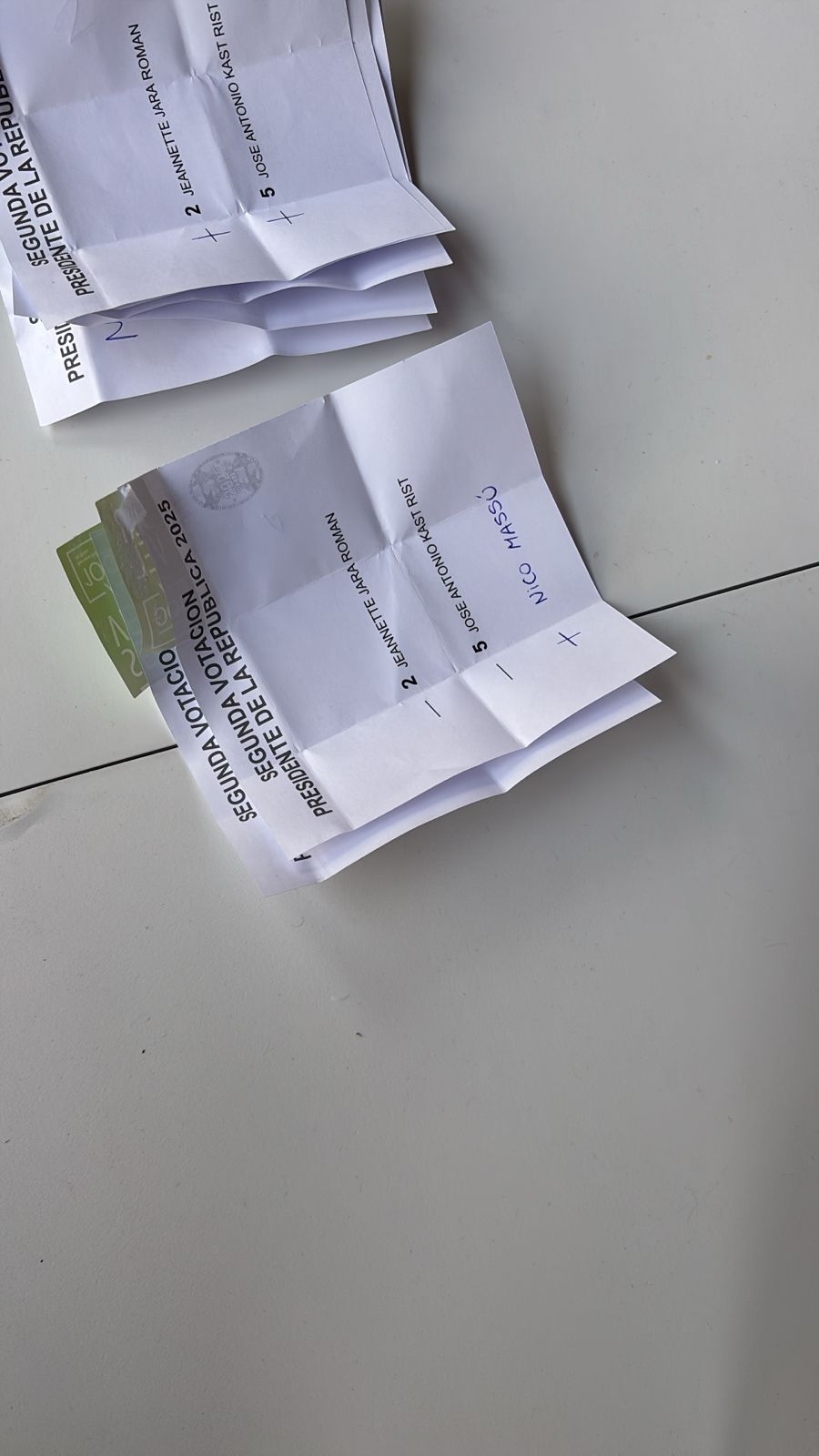 Los votos nulos más insólitos de la segunda vuelta presidencial: De referencias a Parisi a un apoyo a Massú