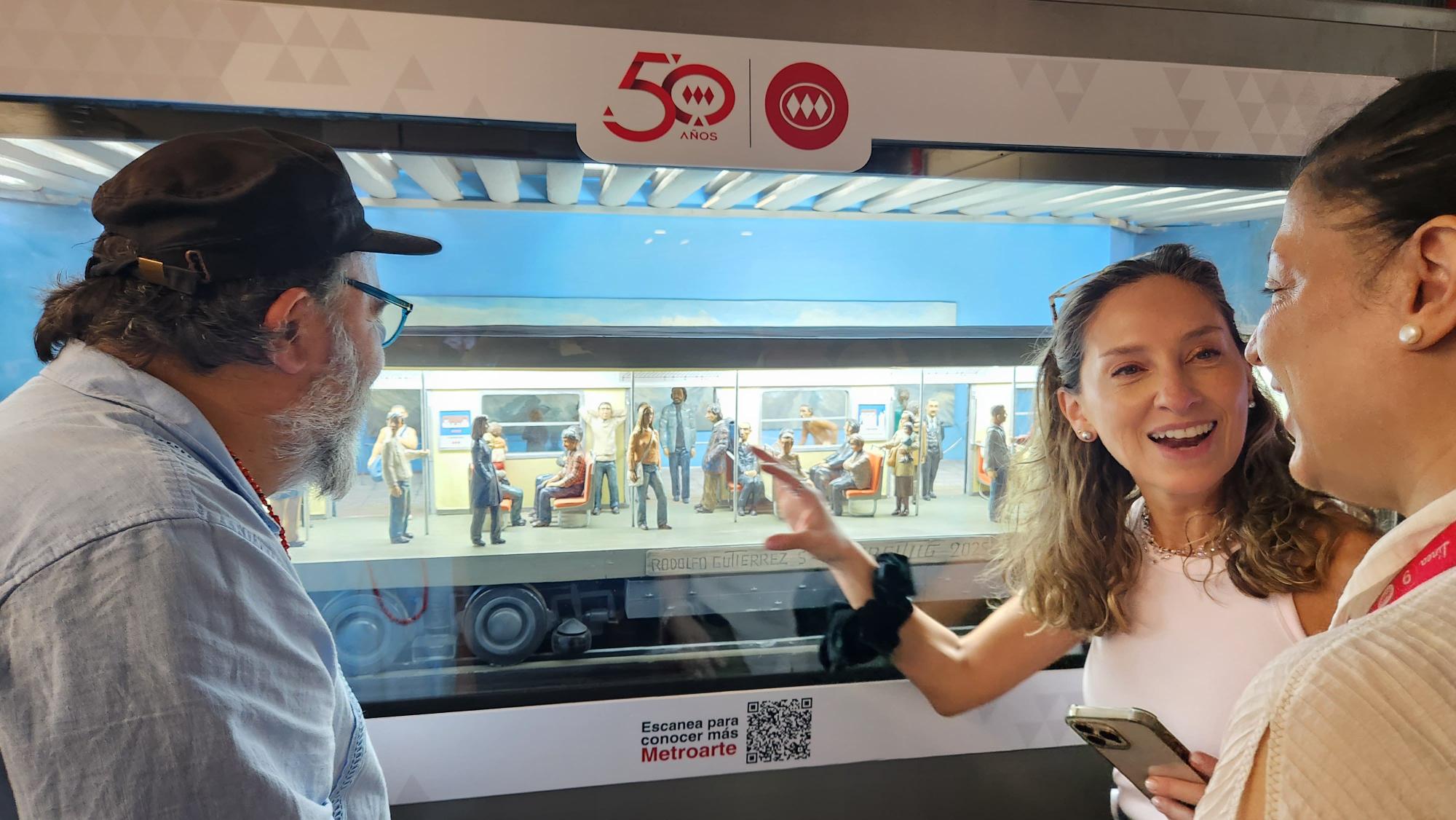 Metro celebra su medio siglo de historia junto al nuevo "diorama 50 años"/Metro de Santiago