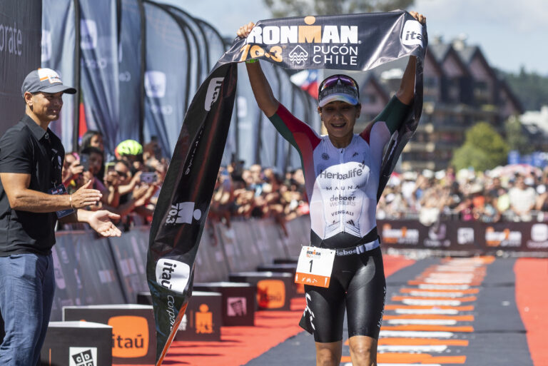 Cecilia Pérez revalida su título y se consagra bicampeona del Ironman 70.3 de Pucón