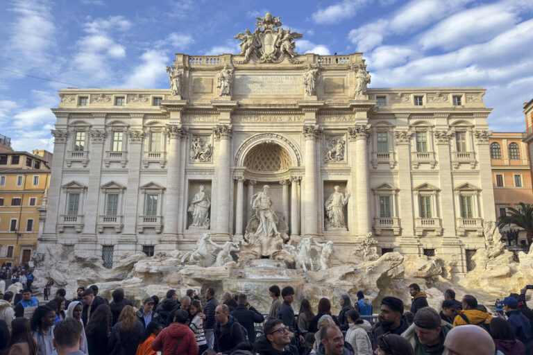 Turistas que quieran acercarse a la Fontana di Trevi ahora deberán pagar: ¿Cuánto costará?