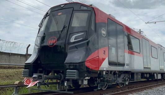 Metro presenta el primer tren terminado de la futura Línea 7: Tiene capacidad para más de 1.240 pasajeros