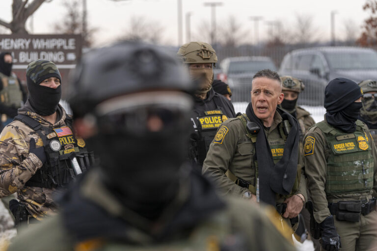 Donald Trump y J. D. Vance comienzan a reconocer “errores” de ICE