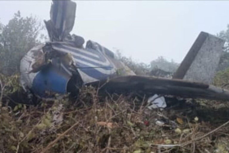 Encuentran accidentado el avión desaparecido en Colombia con sus 15 pasajeros fallecidos