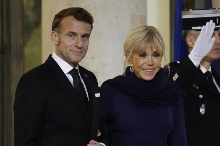 Condenan a 10 ciberacosadores de Brigitte Macron: Difundieron el rumor de que era una mujer transgénero