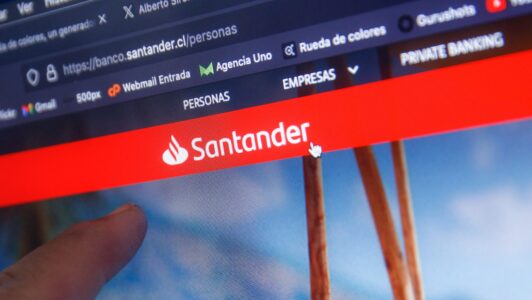 CMF aplica multa de casi $100 millones a Banco Santander por entregar información incorrecta