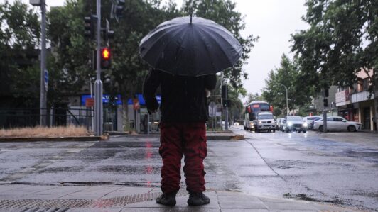 ¡A sacar los paraguas! Esta es la cantidad de lluvia quer caería el miércoles en Santiago