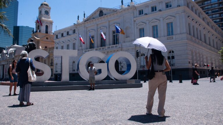 Hasta 34° C este fin de semana: Senapred declara Alerta Roja para la Región Metropolitana por calor extremo