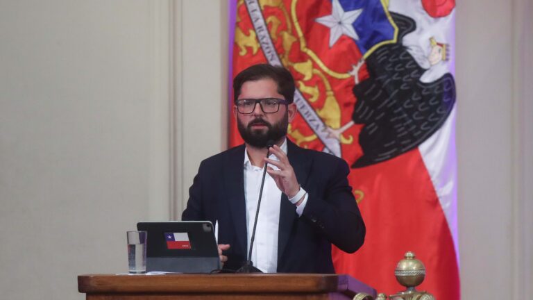 Presidente Boric se traslada a la Región del Biobío por emergencia de incendios forestales