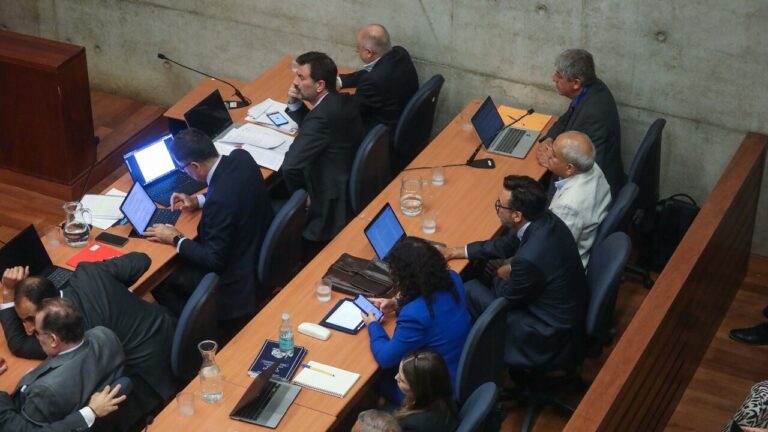 Trama bielorrusa: Correos de conservadores complican a Ángela Vivanco