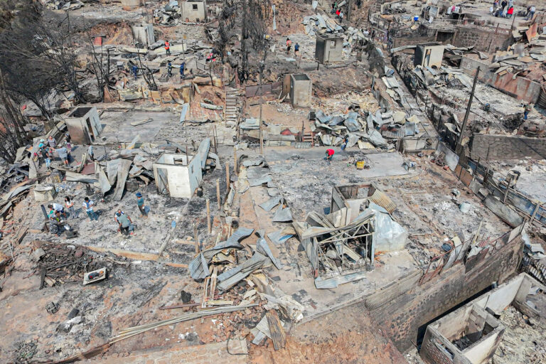 Gobierno activa Fondo Nacional de Reconstrucción tras devastadores incendios en regiones de Ñuble y Biobío