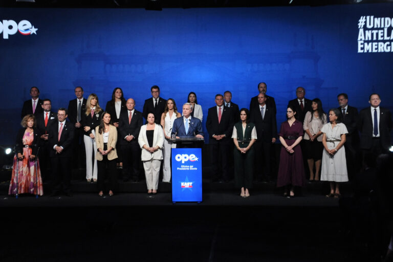 Encuesta Panel Ciudadano UDD: Ningún ministro del gabinete de Kast supera el 50% de aprobación