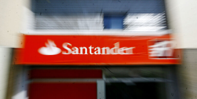 “Santander Rewards”: Sernac oficia a banco por cambios en su programa de fidelización