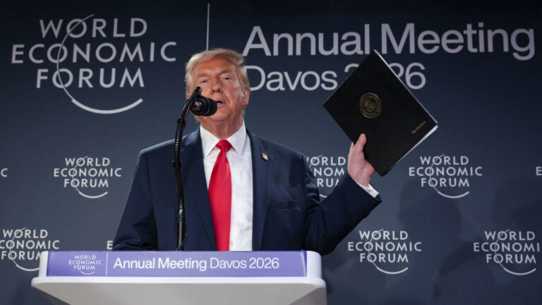 Donald Trump amenaza a Canadá con un arancel del 100% por un posible acuerdo con China