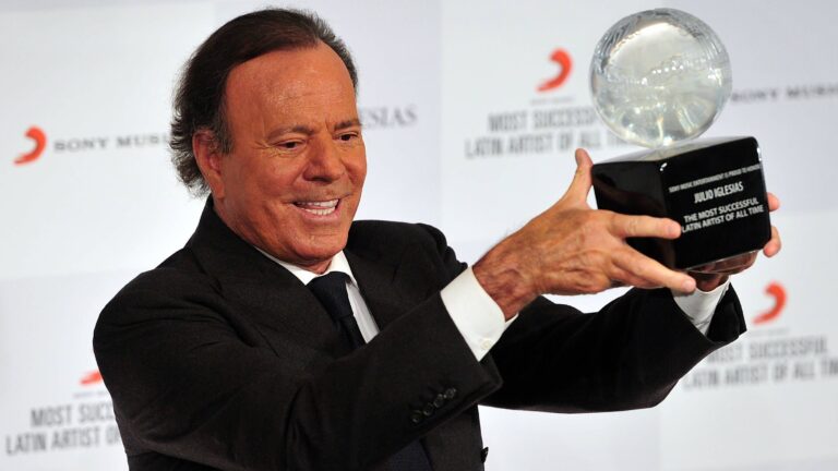 Fiscalía de España investiga a Julio Iglesias por presunto acoso sexual y 