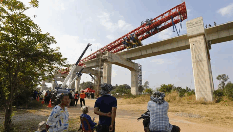 El impactante relato del accidente de tren que dejó 32 muertos en Tailandia: “Escuché gritar ‘salven a los niños’”