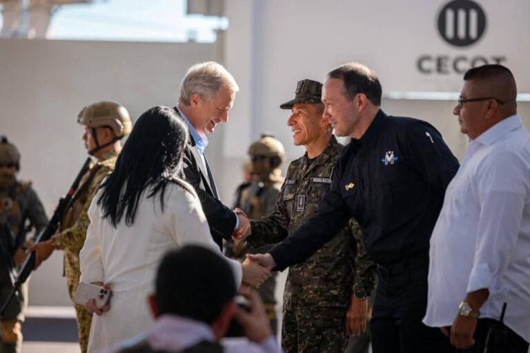 José Antonio Kast en El Salvador: Visitó megacárcel y se reunirá con Nayib Bukele durante este viernes