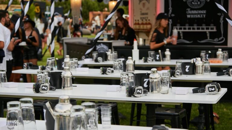 Música en vivo, barras al aire libre y torneo de bartenders: Así se vivirá La Coctelera Festival 2026