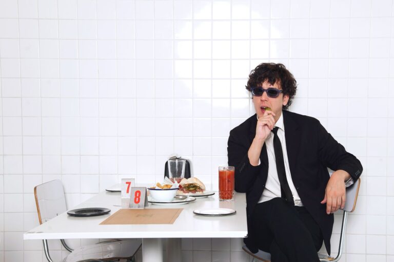 Lucas Espinoza lanza especial en streaming y anuncia gira de verano