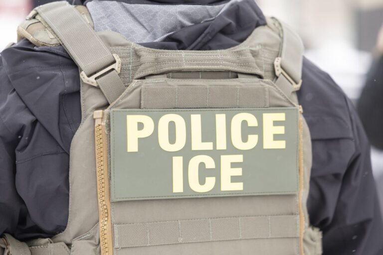 Agentes de ICE no están obligados a usar cámaras corporales en Minneapolis