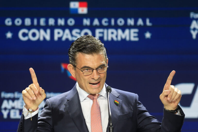 Presidente Paz ofrece a Chile los “puertos ” de Bolivia para que se conecte con Brasil