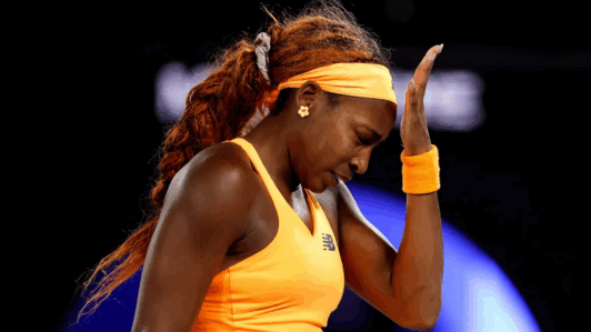 Coco Gauff destrozó su raqueta tras ser eliminada del Australian Open