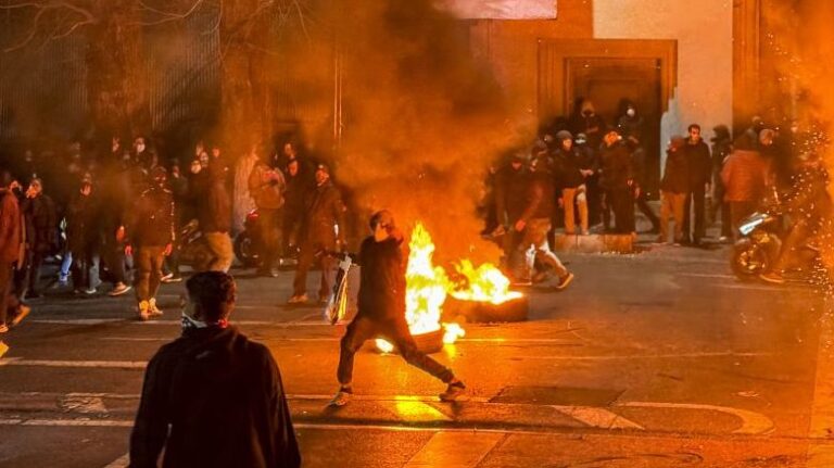 El origen de las protestas en Irán: De la interrupción de internet a las advertencias de Trump