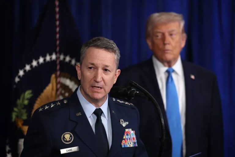 Cómo el jefe del Estado Mayor de EE.UU. equilibra a Trump mientras se prepara para una posible guerra con Irán