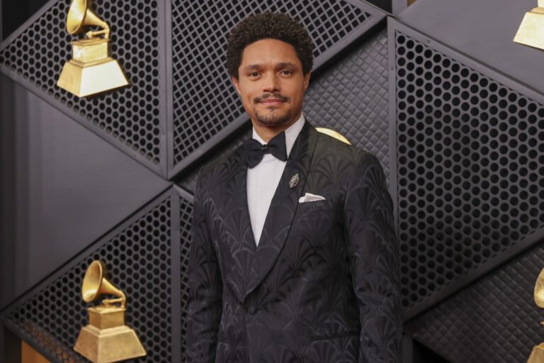 Donald Trump amenaza con denunciar a presentador de los Grammy por decir que estuvo en la isla Eipstein: “Patético y sin talento”