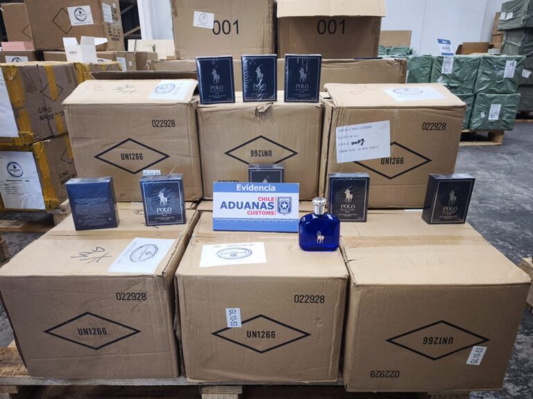 Aduanas detecta más de $500 millones en perfumes y tecnología falsificada