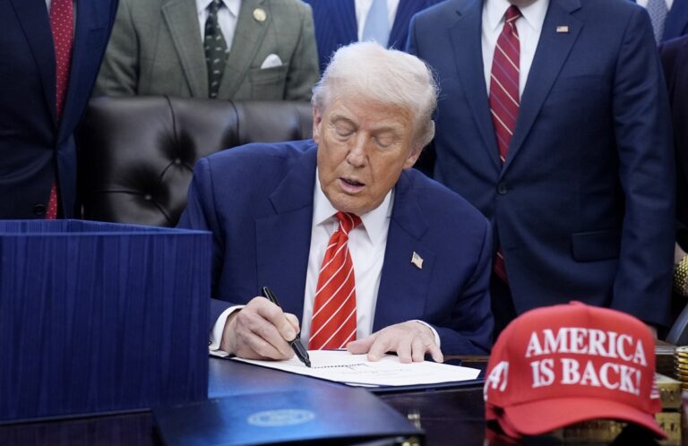 El 86% de los migrantes detenidos por ICE durante el primer año de Trump carecen de historial violento