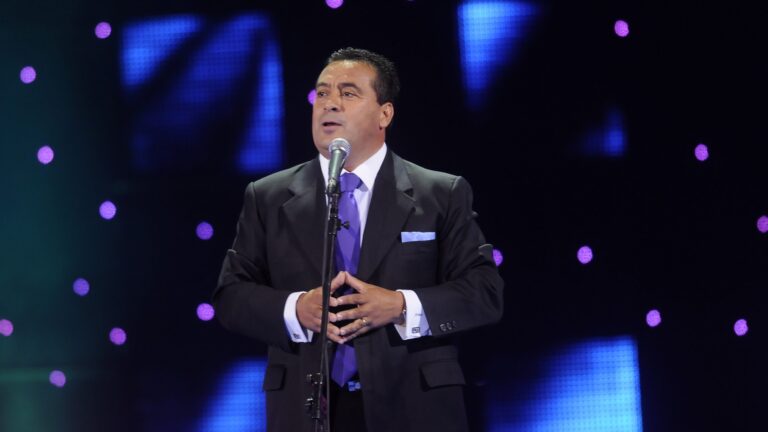 Municipalidad de Villa Alegre denuncia a Dino Gordillo por beso a menor en festival: Esto responde el humorista