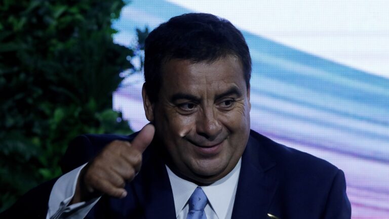 Municipalidad de Pichilemu cancela presentación de Dino Gordillo tras denuncia de beso a una menor de edad