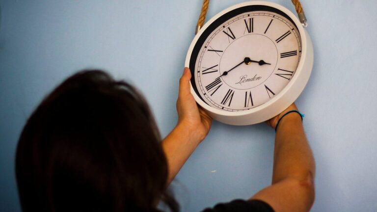 Cambio de hora en Chile: El horario de invierno regresa en abril