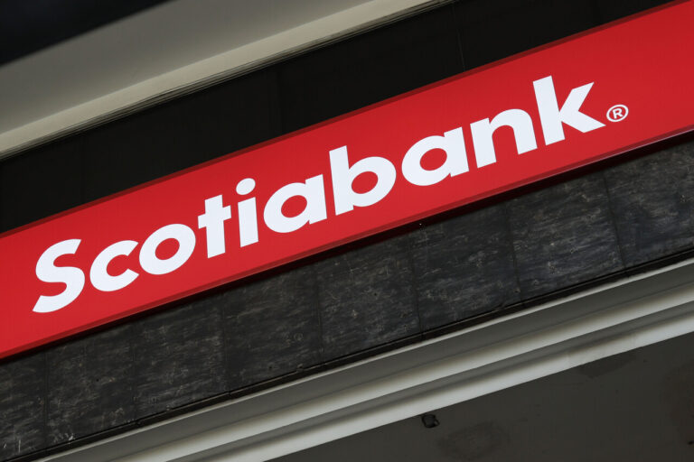 Cobros indebidos y hostigamiento telefónico: Scotiabank indemnizará a más de 60 mil clientes por un total de $1.000 millones