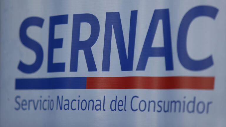Sernac advierte riesgo de incendio en más de 100 cargadores portátiles de la marca Forza
