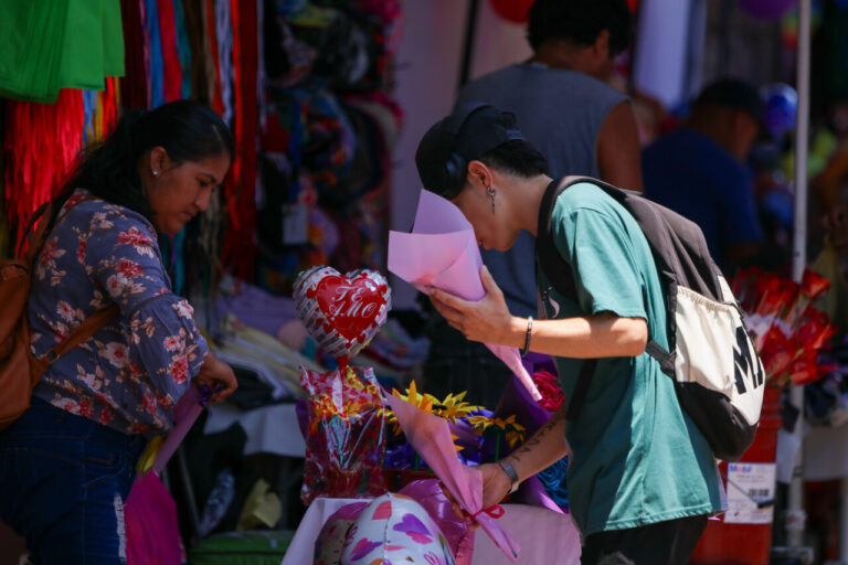 Cautela financiera en San Valentín: 6 de cada 10 chilenos gastarán menos de $50 mil