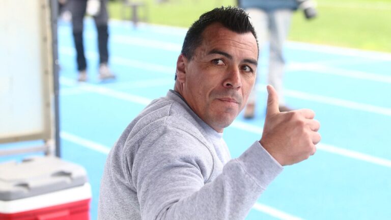 Colegio de Entrenadores advierte sobre Esteban Paredes por falta de título necesario para dirigir en torneos ANFP