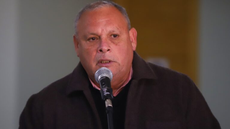 Gobernador Rodrigo Mundaca sobre gestión del megaincendio en Valparaíso: “El Gobierno se retira sin haber cumplido”