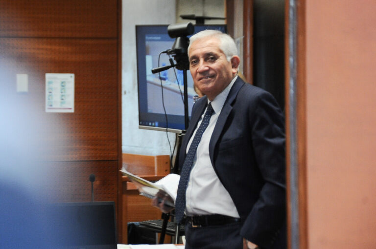 Suspenden audiencia para revisar la solicitud de nulidad del juicio en contra del exdirector de la PDI Héctor Espinosa