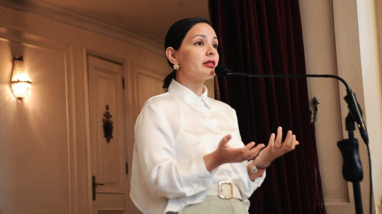 Ministra Arredondo responde a críticas por 