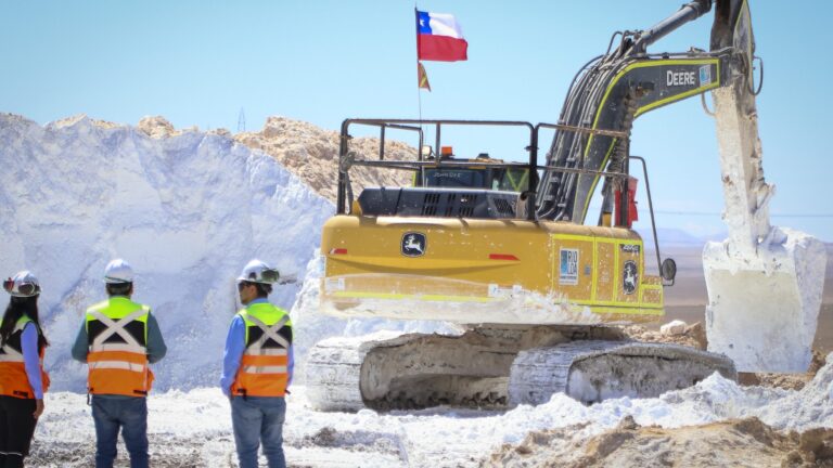 Precio del litio se recupera en 2025 y Cochilco proyecta alza del 40% en el precio de 2026