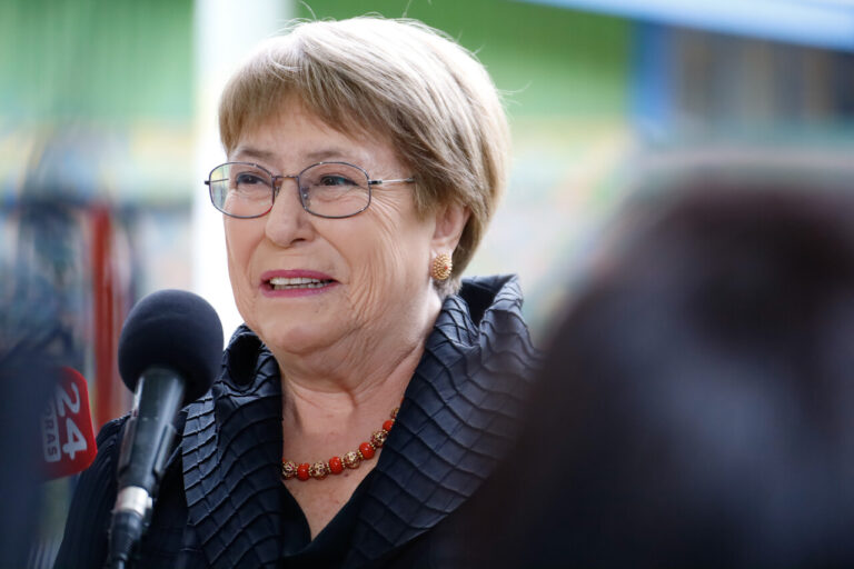 Tras retiro de apoyo del Gobierno: Michelle Bachelet estrena nuevo sitio web para promover su candidatura a la ONU